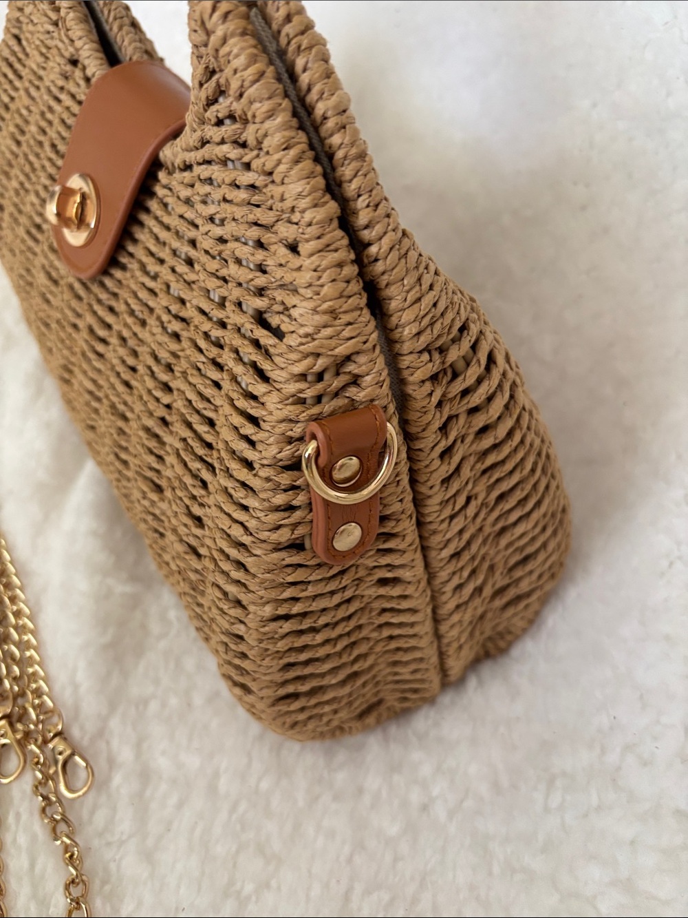 Tommy Bahama Woven Straw Crossbody Bag with Gold Chain - Picture 8 of 11